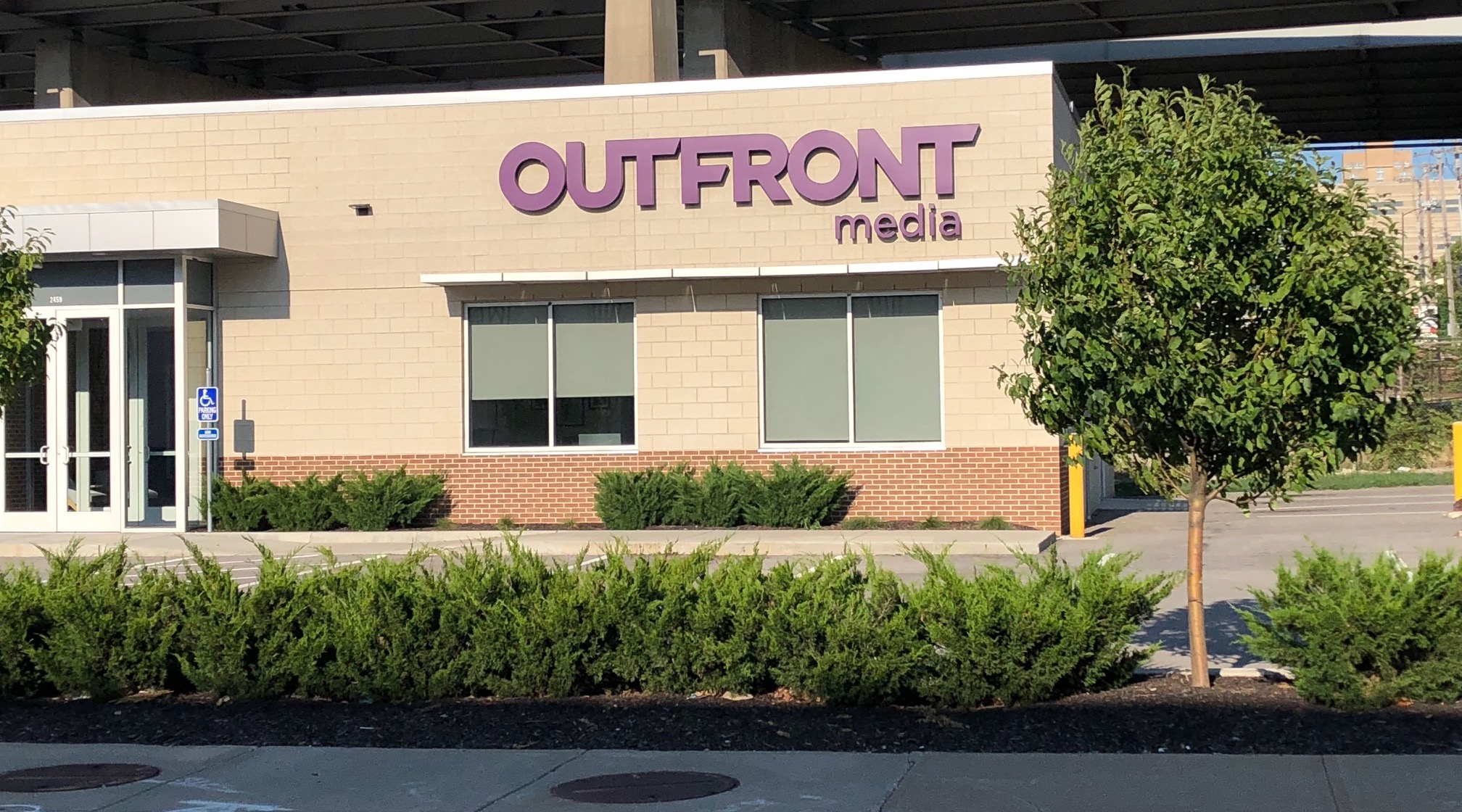 outfront media billboard company